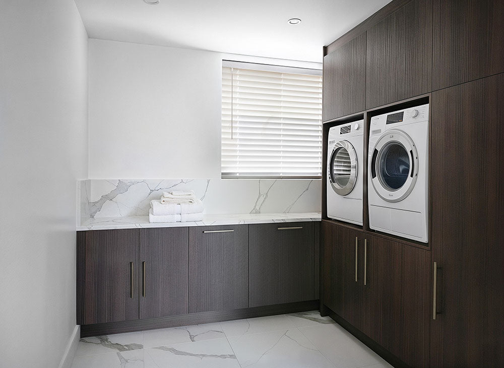 Wasmachinekast op maat in walnoot hout – modern interieur op maat van De Maat Fabriek