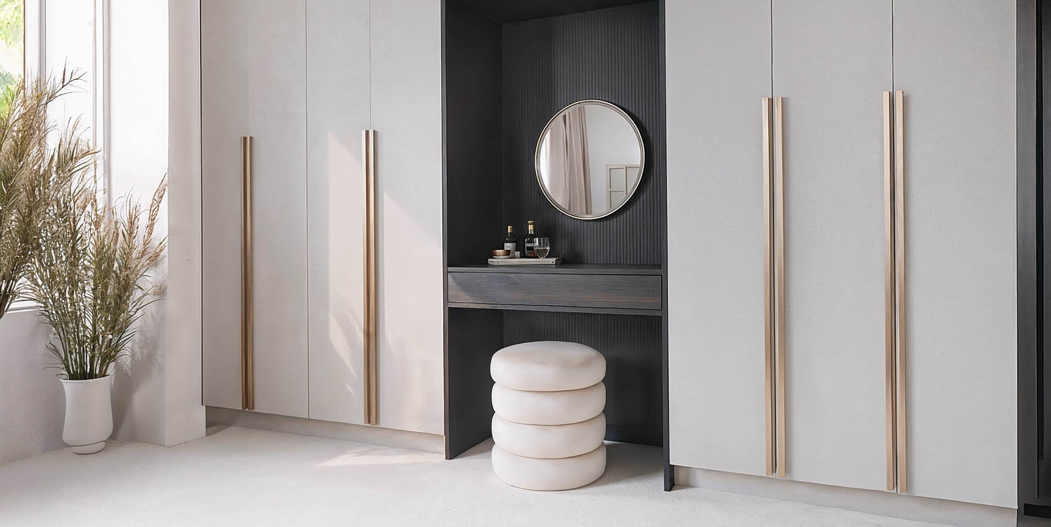 Inspiratie voor maatwerk interieur in hout en zwarte accenten – De Maat Fabriek