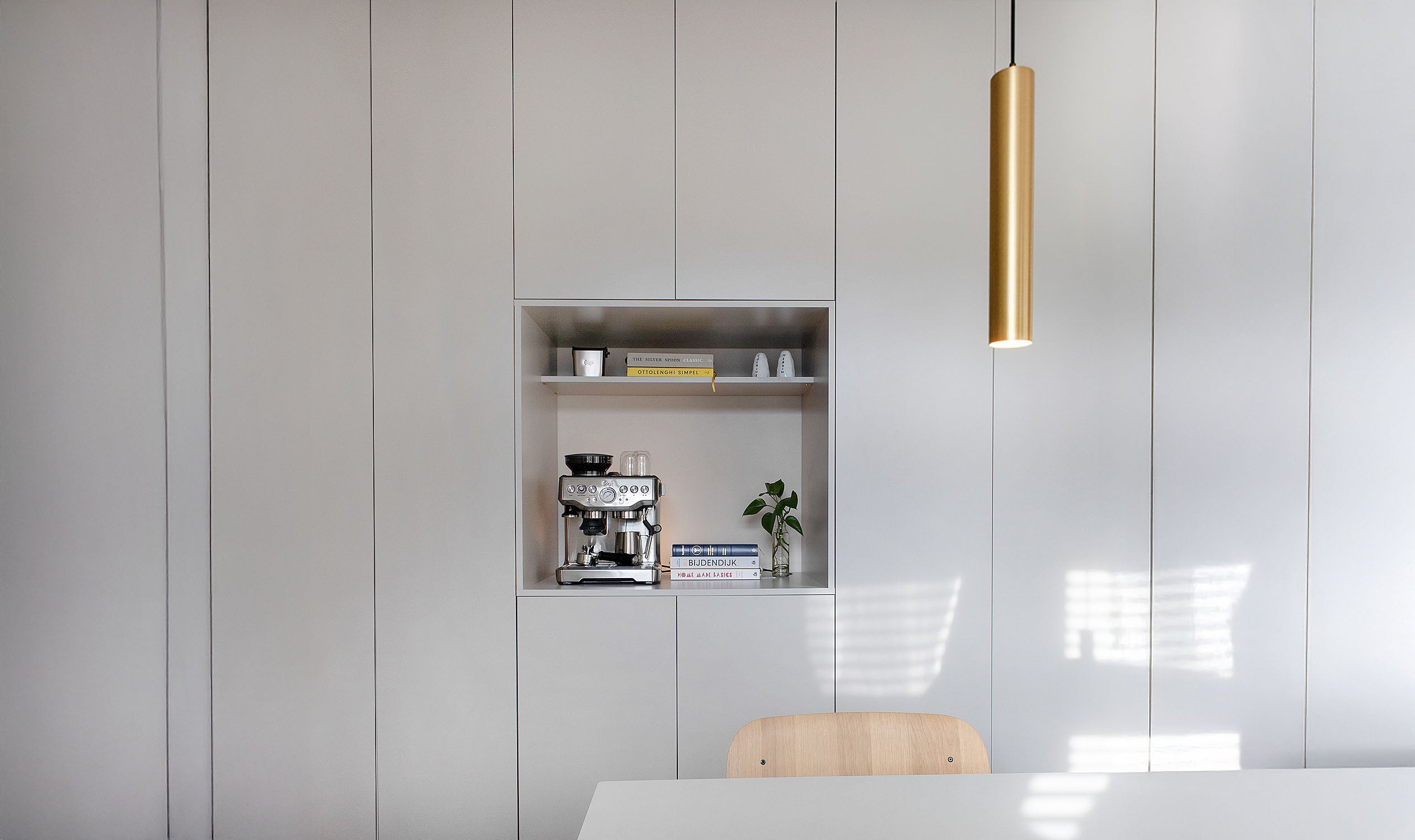 Luxe maatwerk vakken kast kastenwand De Maat Fabriek van vloer tot plafond