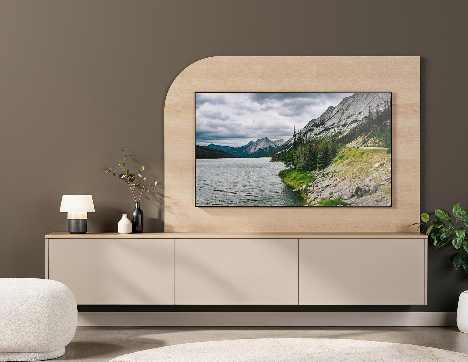 Maatwerk TV-meubel met rechthoekig design voor 55 inch TV in de woonkamer van De Maat Fabriek