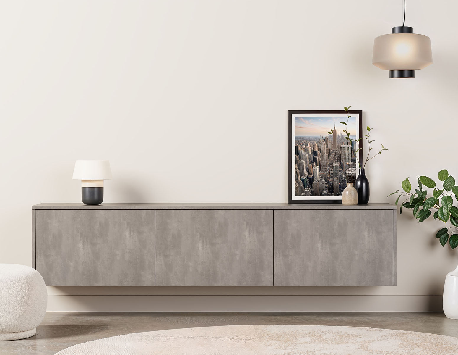 Zwevend TV-meubel op maat met strakke, rechte hoeken in de woonkamer van De Maat Fabriek