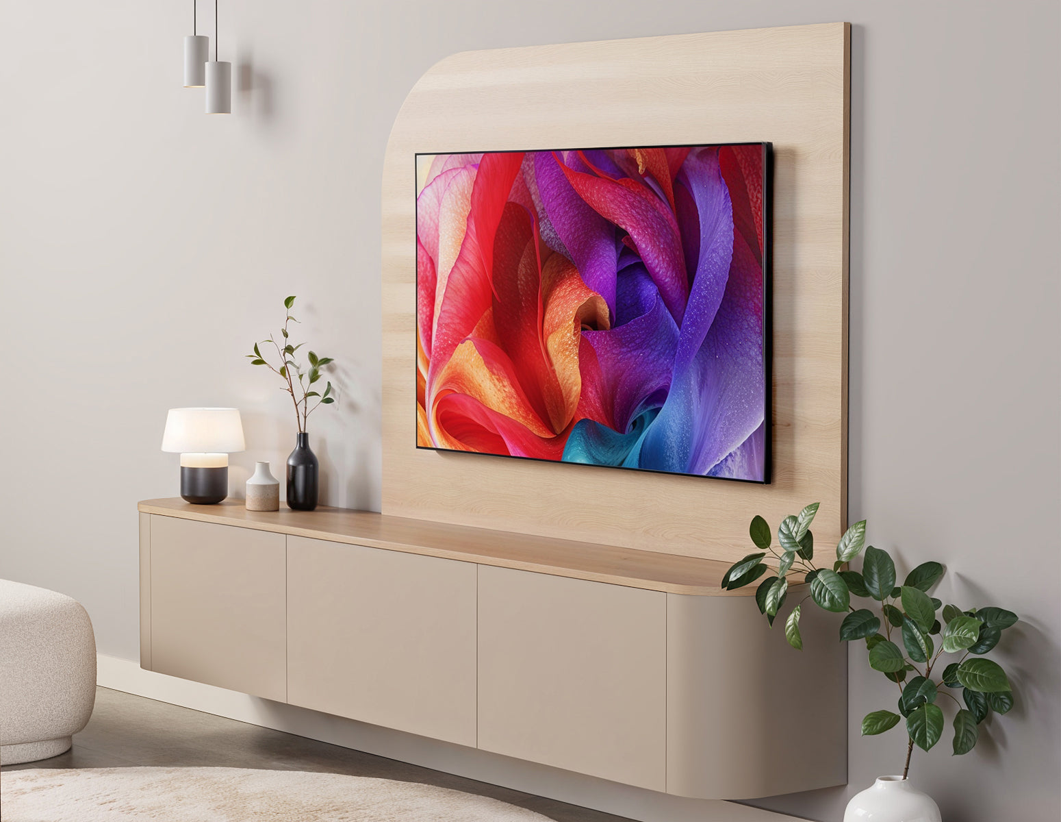 Sfeerbeeld van modern maatwerk TV-meubel met ronde hoeken in de woonkamer van De Maat Fabriek