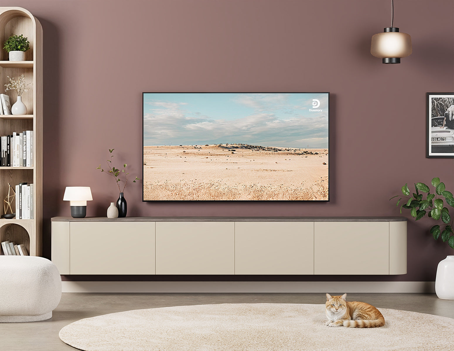 Japandi stijl TV-meubel op maat van De Maat Fabriek met ronde hoeken en houten details