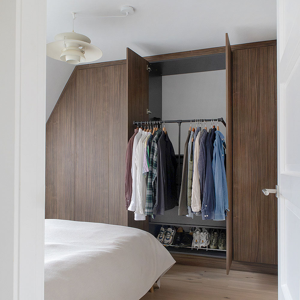 Kast schuine wand
